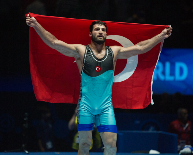 Minderde tarihi başarı